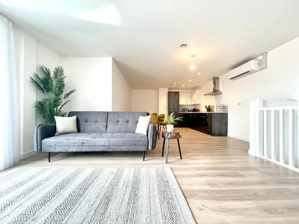 Bayard Plaza Penthouse Apartments ピーターバラ エクステリア 写真