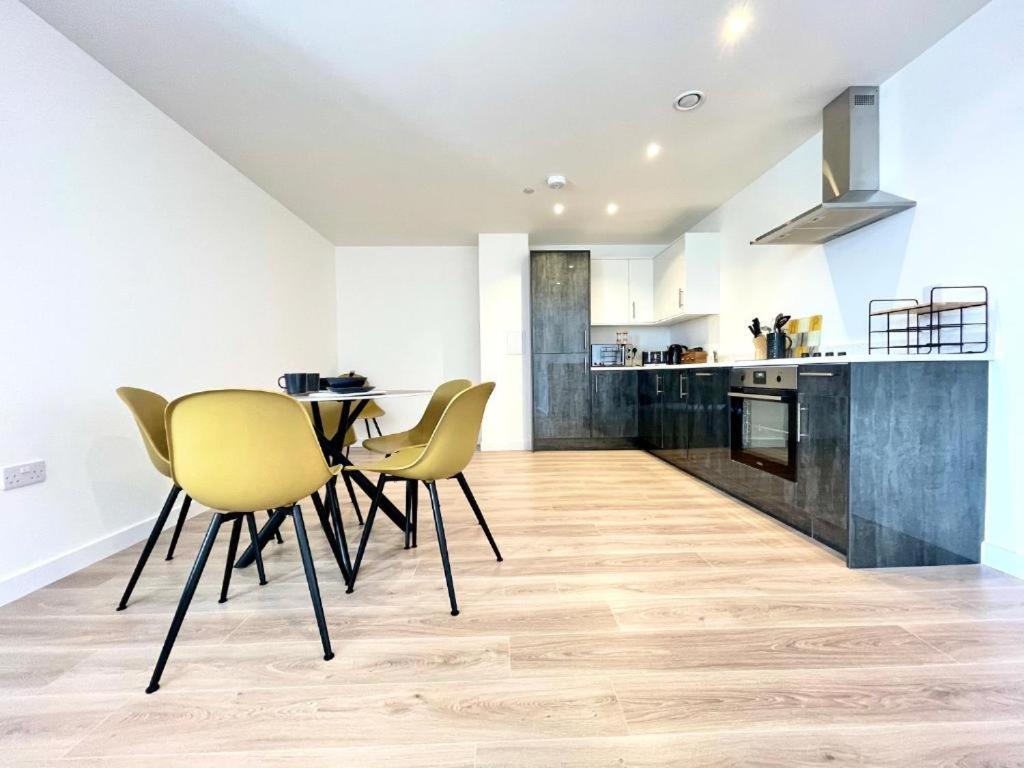 Bayard Plaza Penthouse Apartments ピーターバラ エクステリア 写真