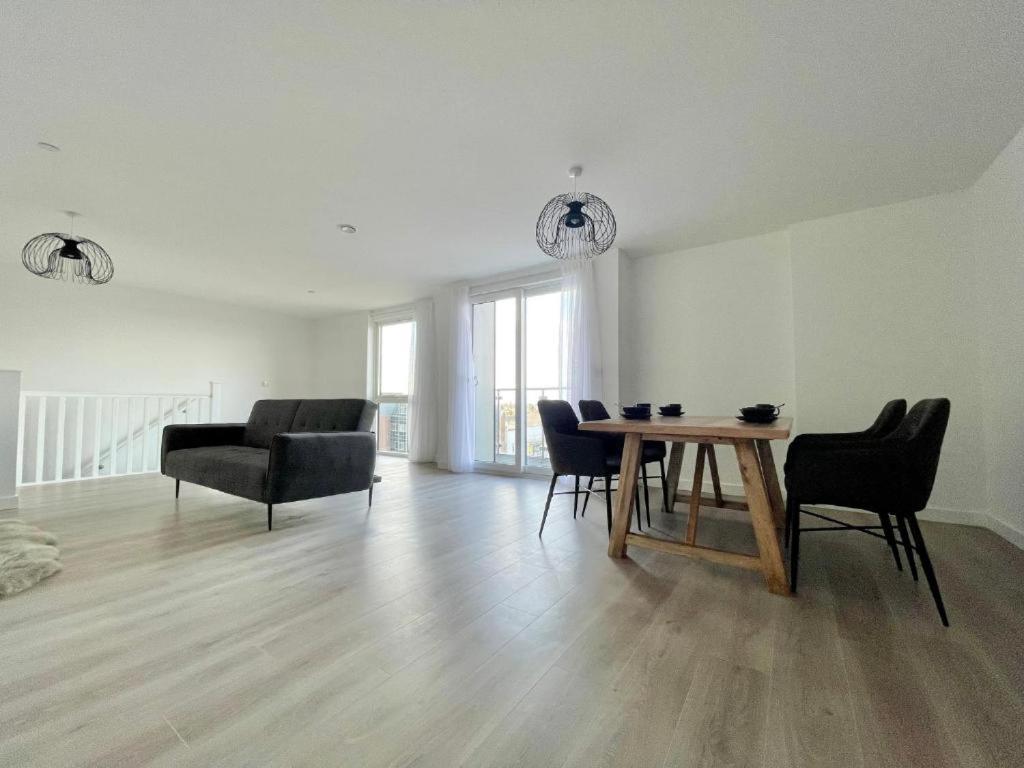 Bayard Plaza Penthouse Apartments ピーターバラ エクステリア 写真