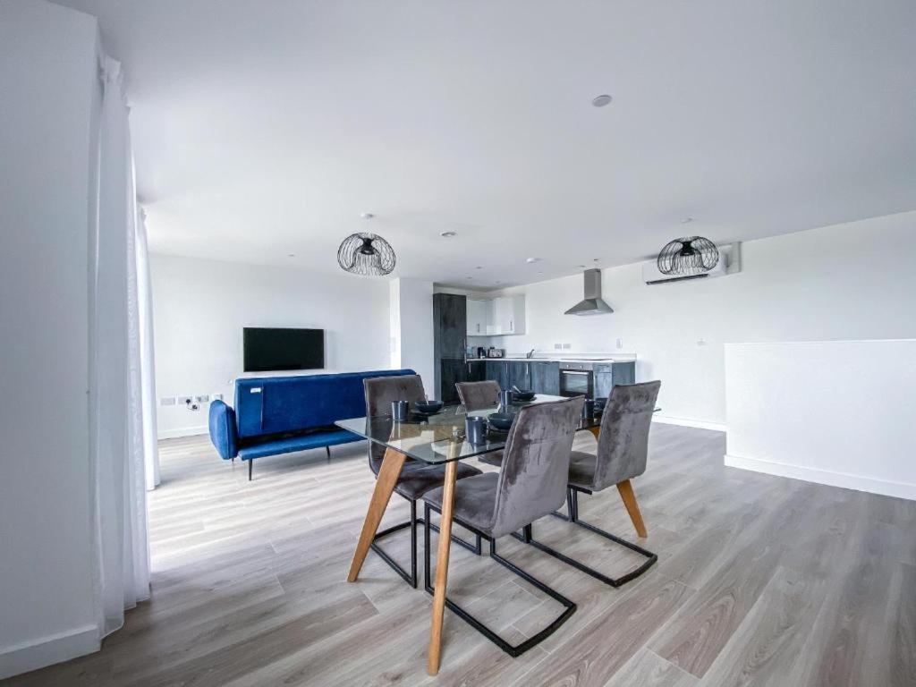 Bayard Plaza Penthouse Apartments ピーターバラ エクステリア 写真