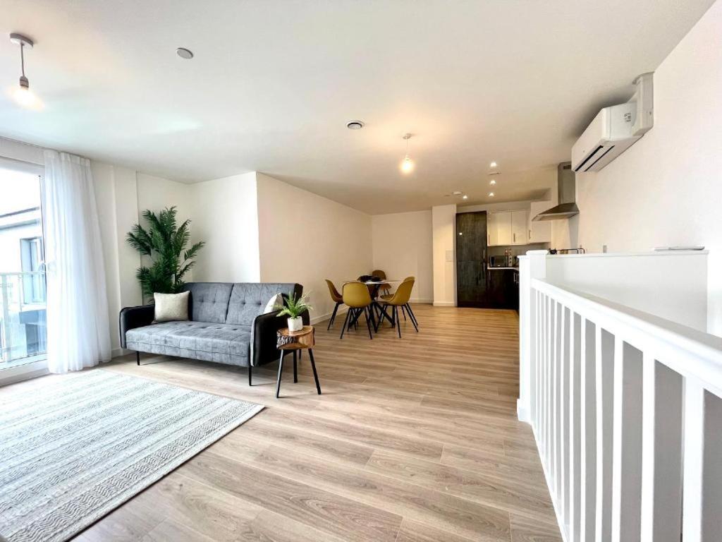 Bayard Plaza Penthouse Apartments ピーターバラ エクステリア 写真